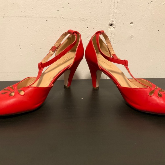Cambridge Select Red Heels with straps - Picture 5 of 9